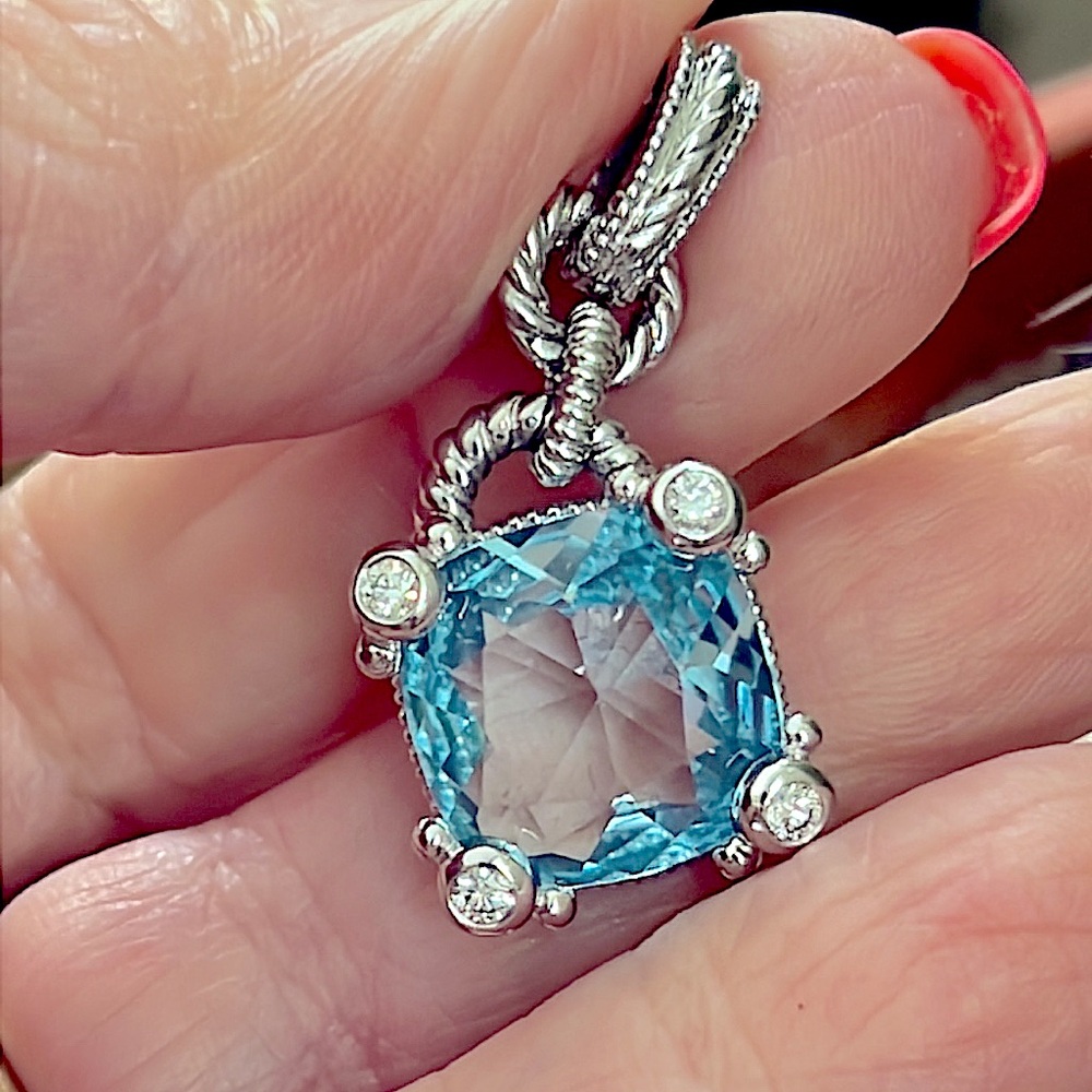 Judith Ripka, 18 karat gold, diamond and blue topaz pendant - Picture 3 of 17